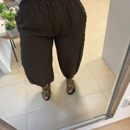 Pantalón Tachuelas con Bolsillos laterales. Talla única  [2]