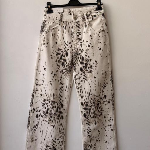 PANTALON CORTE RECTO ANIMAL PRINT  [2]