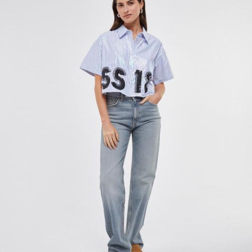 CAMISA DE ESTILO OVERSIZE MANGAS CORTAS