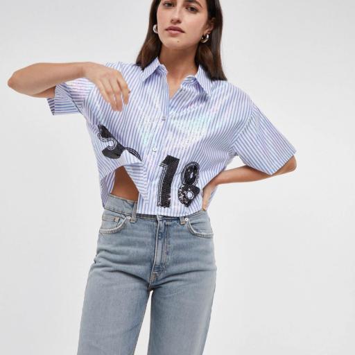 CAMISA DE ESTILO OVERSIZE MANGAS CORTAS [1]