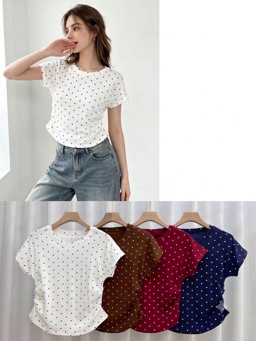 CAMISETA CON LUNARE Y RESORTE A LOS LADO