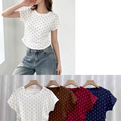 CAMISETA CON LUNARE Y RESORTE A LOS LADO 