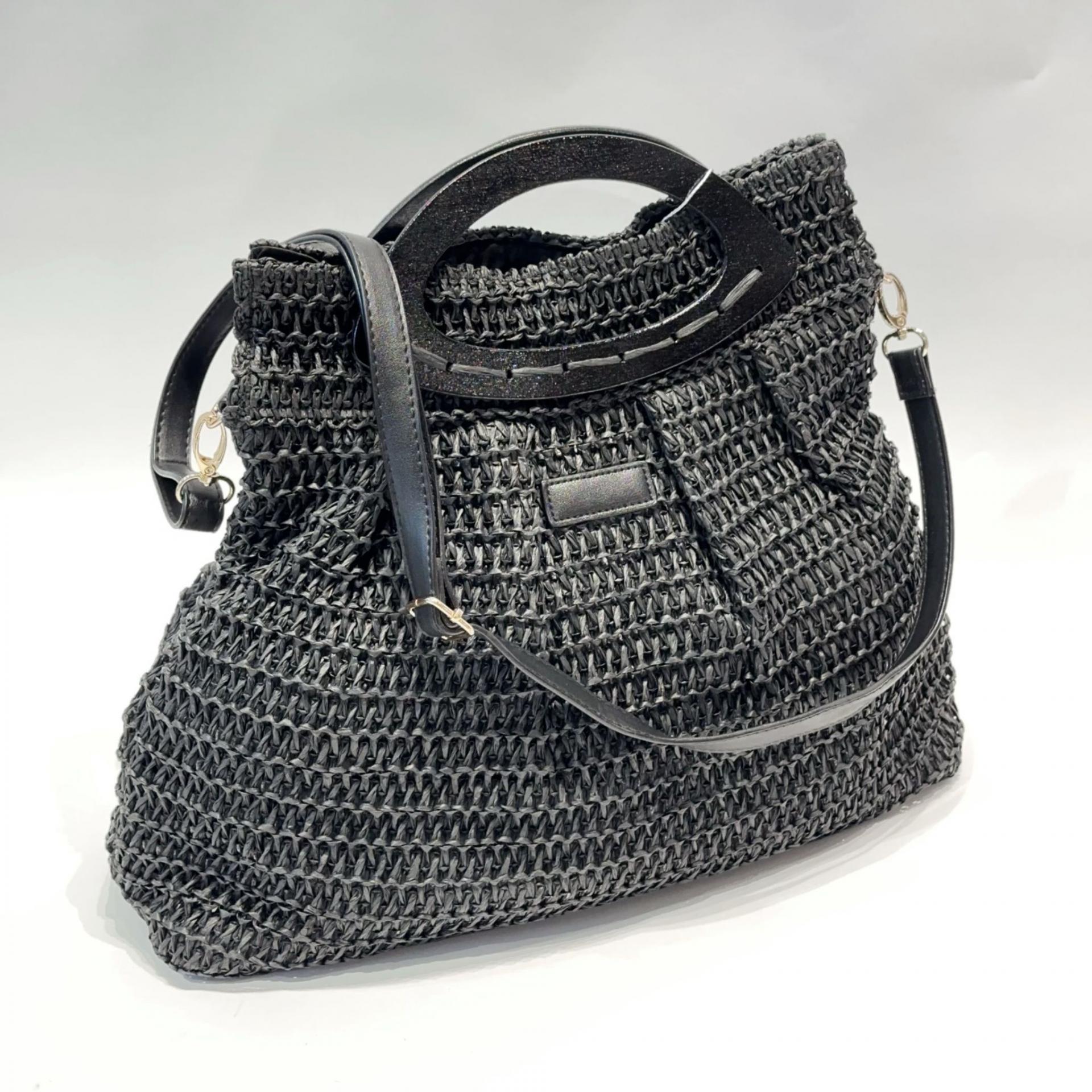BOLSO DE PAPEL , CON ASA LARGA AJUSTABLE Y FORRO POR DENTRO