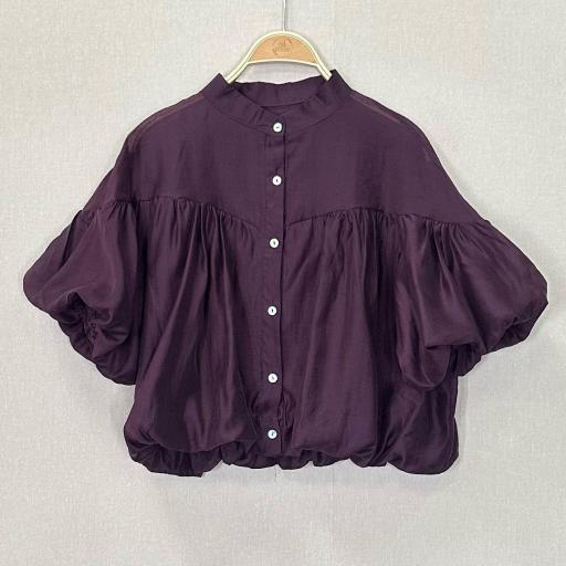 BLUSA DE CORTE HOLGADO Y MANGA CORTA ABULLONADA [3]
