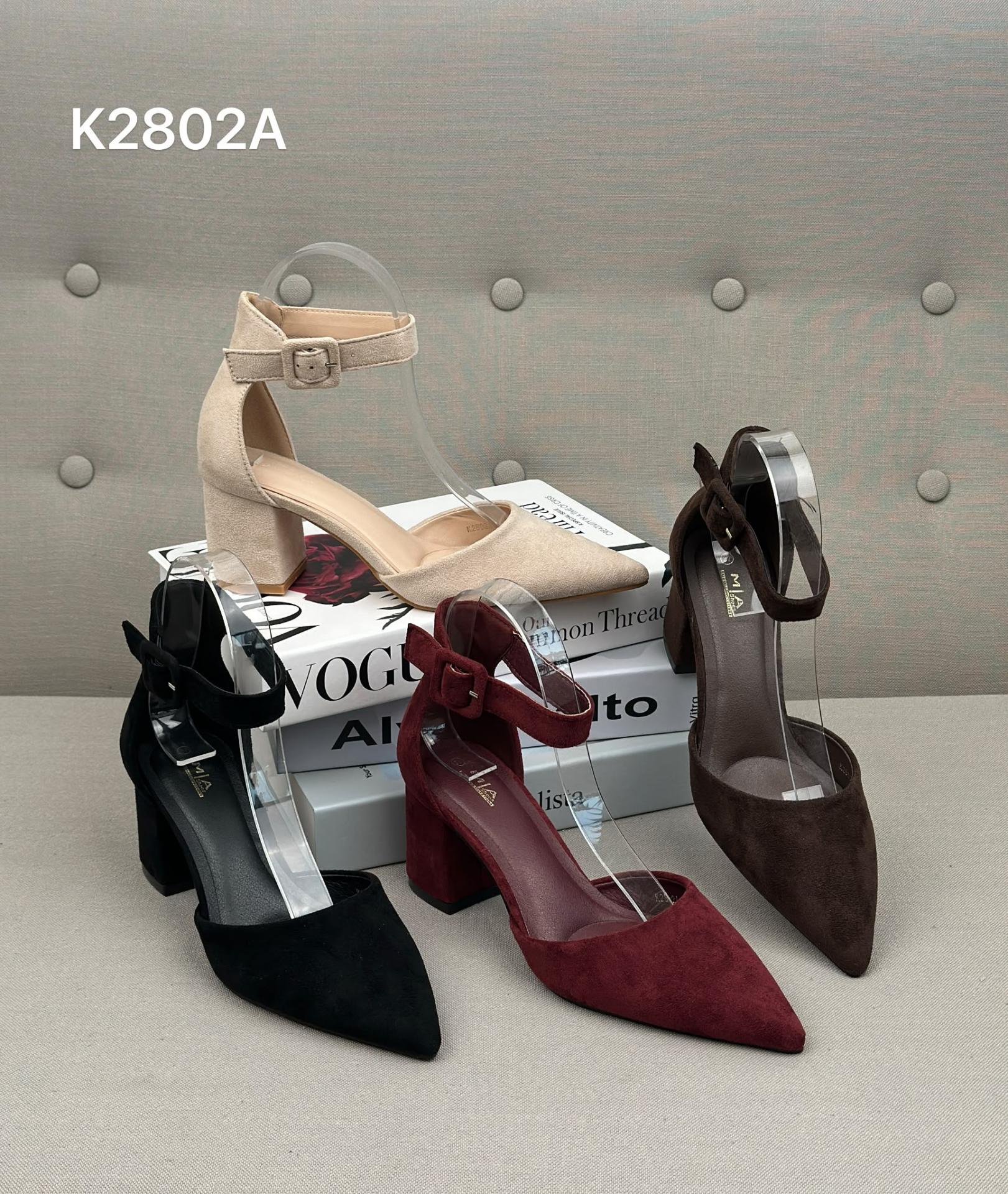 ZAPATO CON TACON MEDIO CON TIRA AJUSTABLE