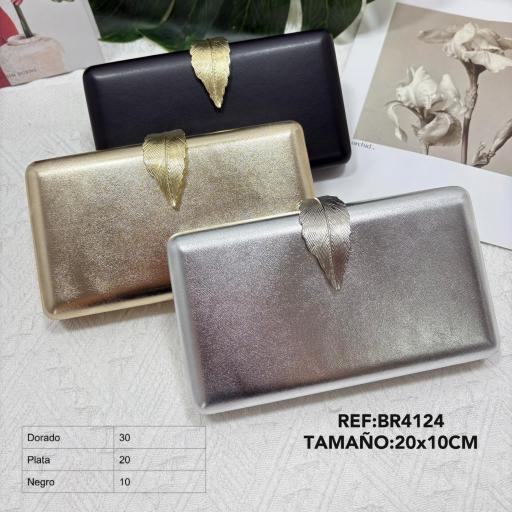 BOLSO TIPO CLUTCH RIGIDO CON DETALLE DE HOJA
