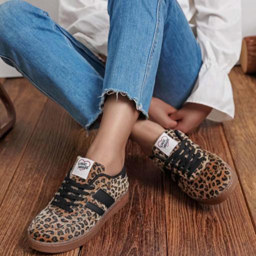  ZAPATILLAS CASUALES CON DETALLES CON SUELA DE GOMA  [1]