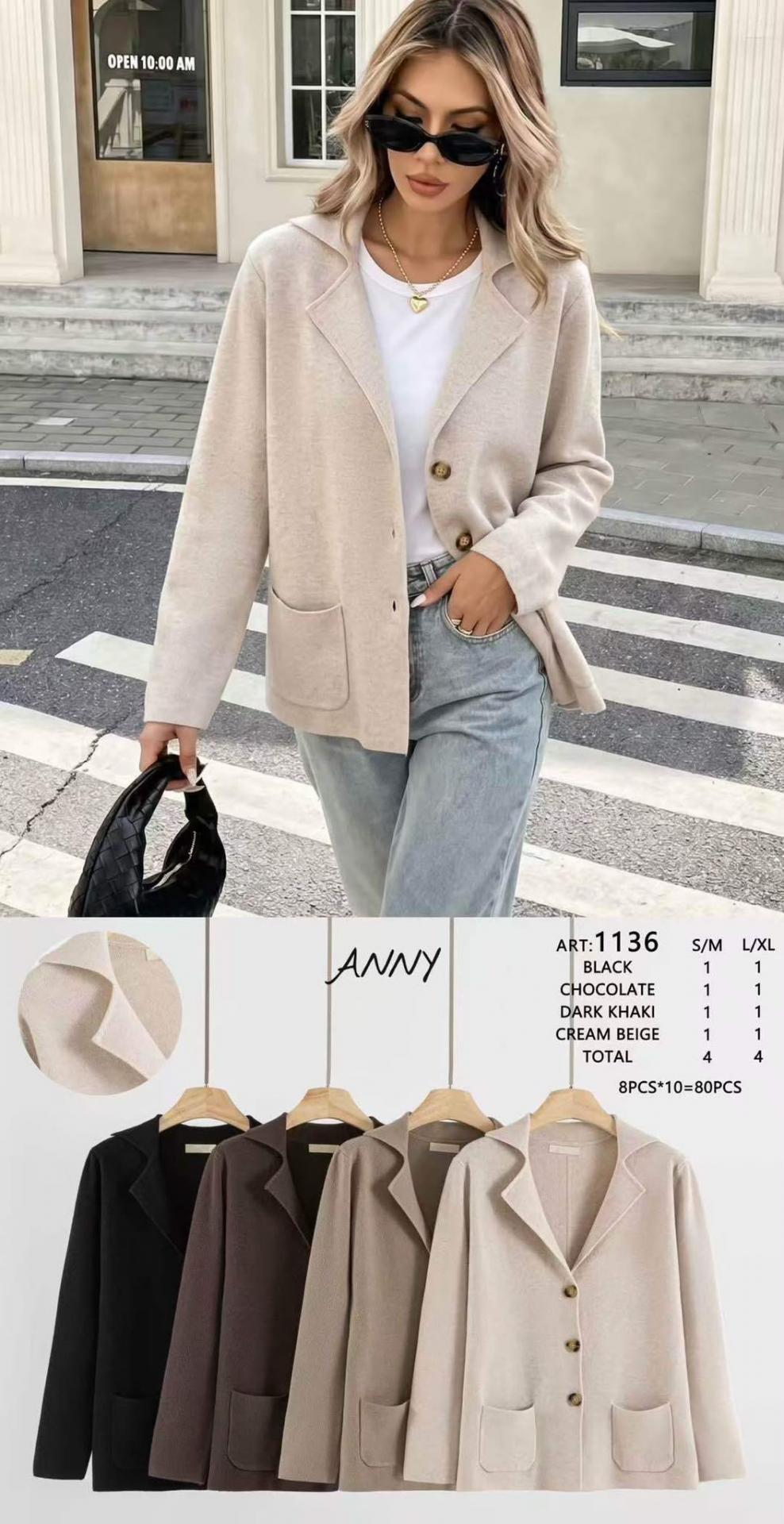 CHAQUETA CON BOTONES Y BOLSILLO FRONTALES