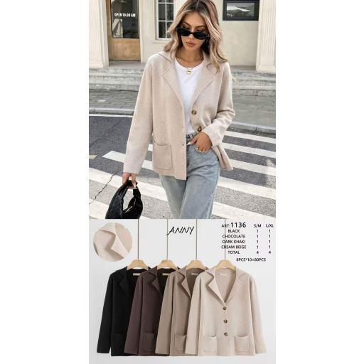 CHAQUETA CON BOTONES Y BOLSILLO FRONTALES  [0]