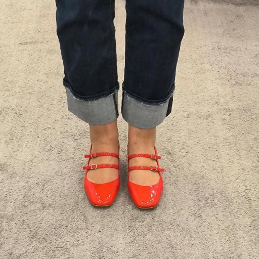 Zapatos Mary Jane rojos [1]