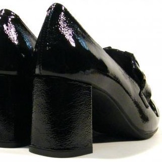 Zapato tacón en charol negro de Pedro Miralles [2]
