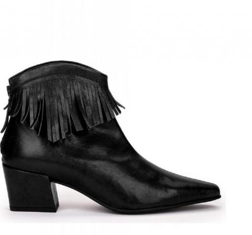 Botín negro con flecos y tacón bajo de Pedro Miralles [0]