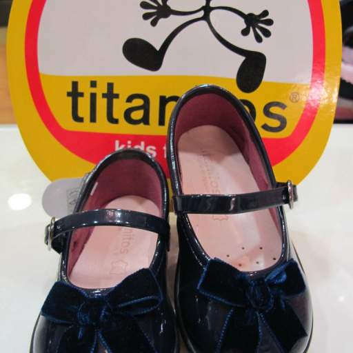Zapatos niña charol Titanitos