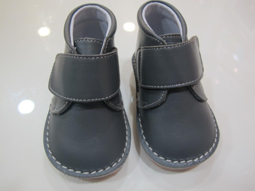 Botas color gris Tinny shoes