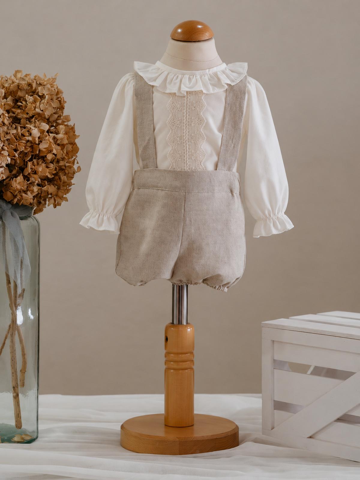 Conjunto de bautizo bebé Eva Martínez con peto de lino y manga larga