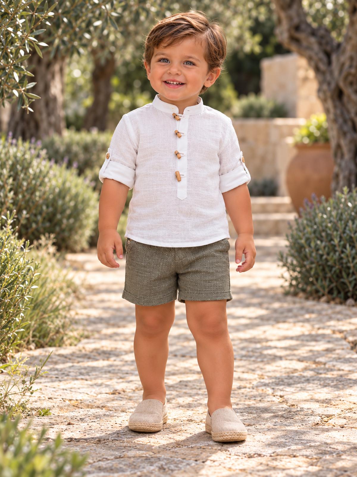 Conjunto de ceremonia bebé y niño Nekenia · Camisa blanca y pantalón verde oliva