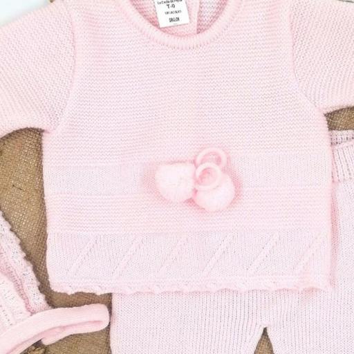 Conjunto primera puesta lana tres piezas en rosa con ponpon [1]