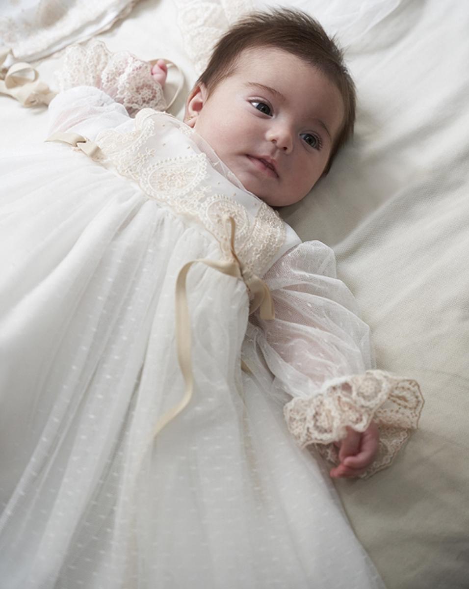 Faldón de bautizo bebe AMAYA tul bordaddo huve