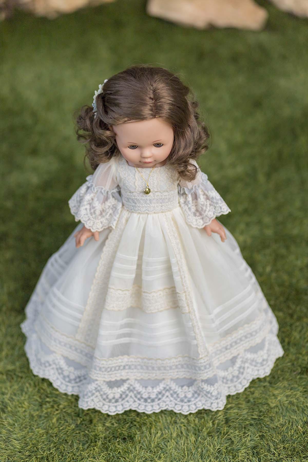 Muñeca de Comunión CARMY, ROSA CLARA Y AIRE MINI