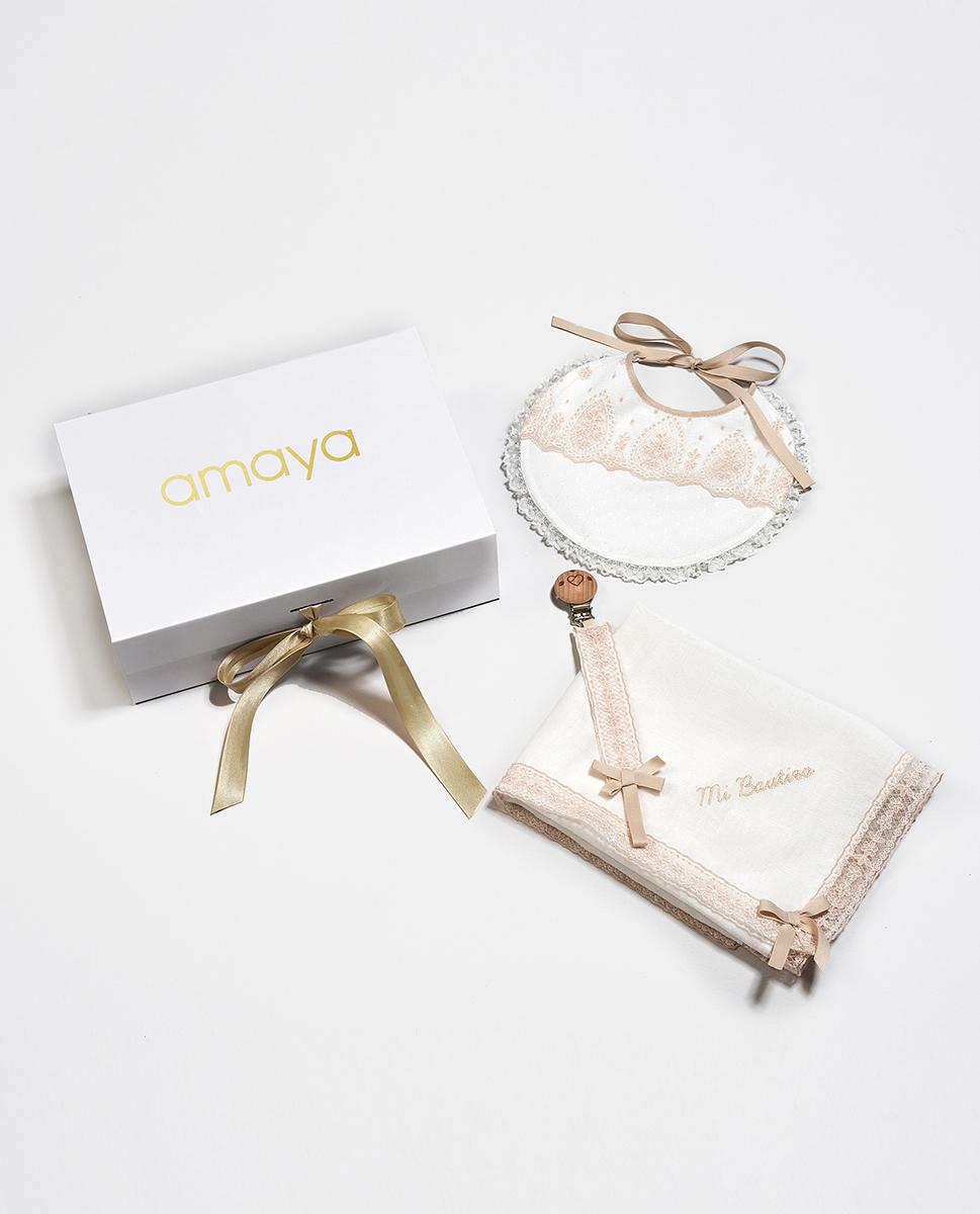 Pack bautizo de babero, pañuelo y chupetero AMAYA colección Huve