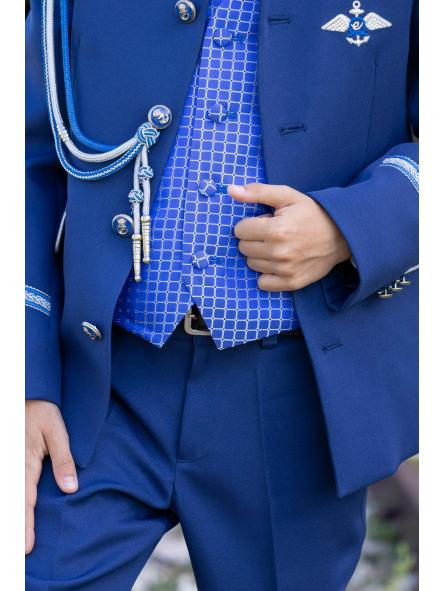 Detalle traje almirante Eslora Catania 2027 con chaleco azul royal geométrico [3]