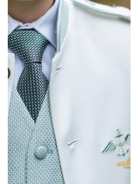 Detalle traje comunión Eslora Viana 2027 con chaleco verde agua y corbata coordinada [1]