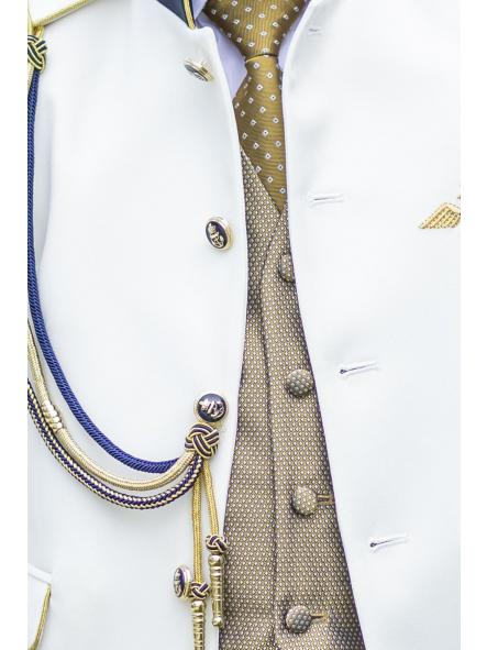 Detalle traje comunión Eslora Egadi 2027 con chaleco mostaza y forrajera azul marino [4]