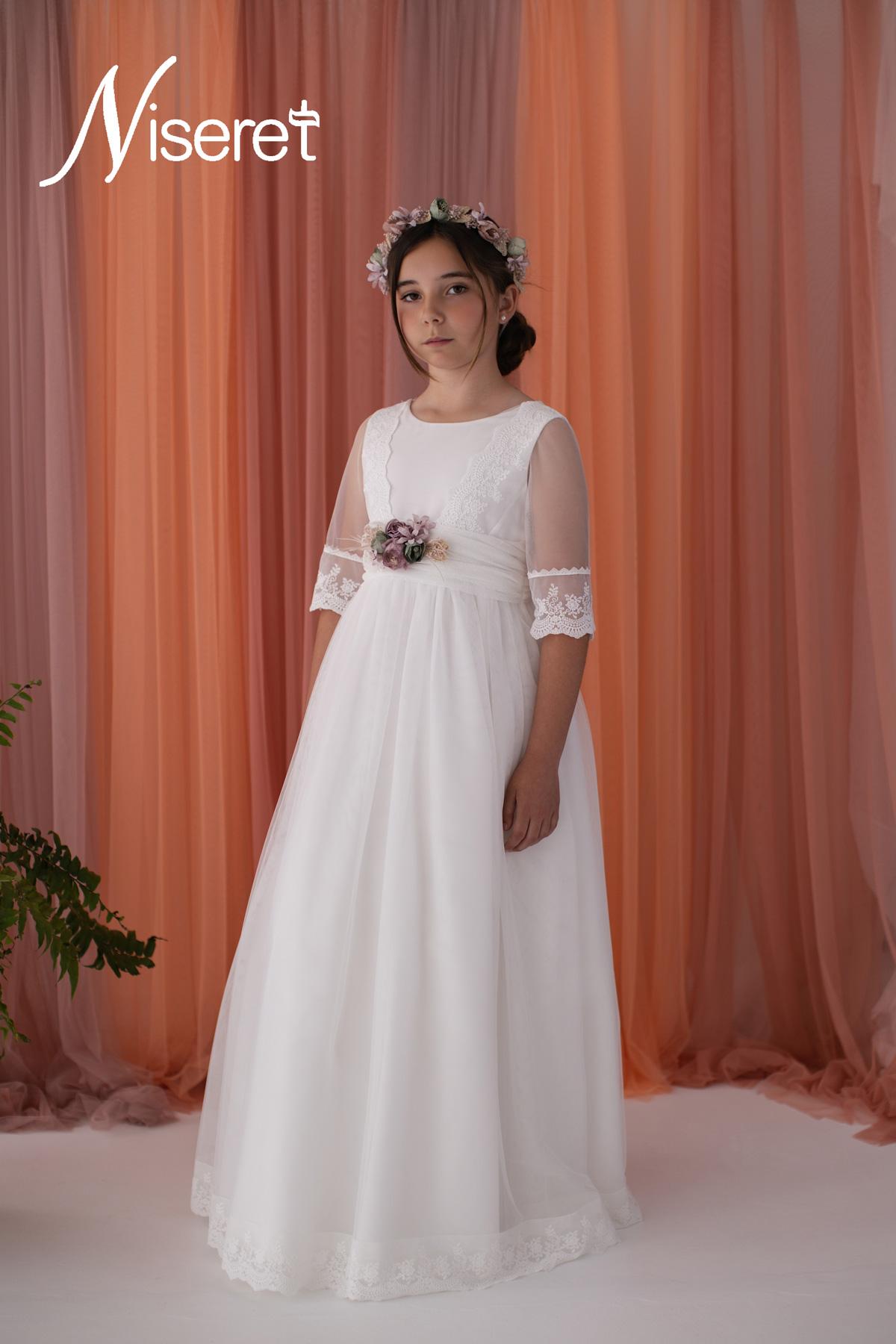 Vestido de comunión Niseret 2027 modelo 5827 en color natural con encaje