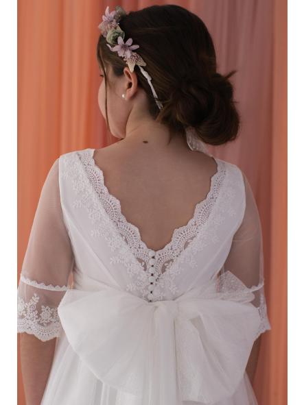 Detalle encaje y botones de la espalda del vestido de comunión Niseret 5827 [2]