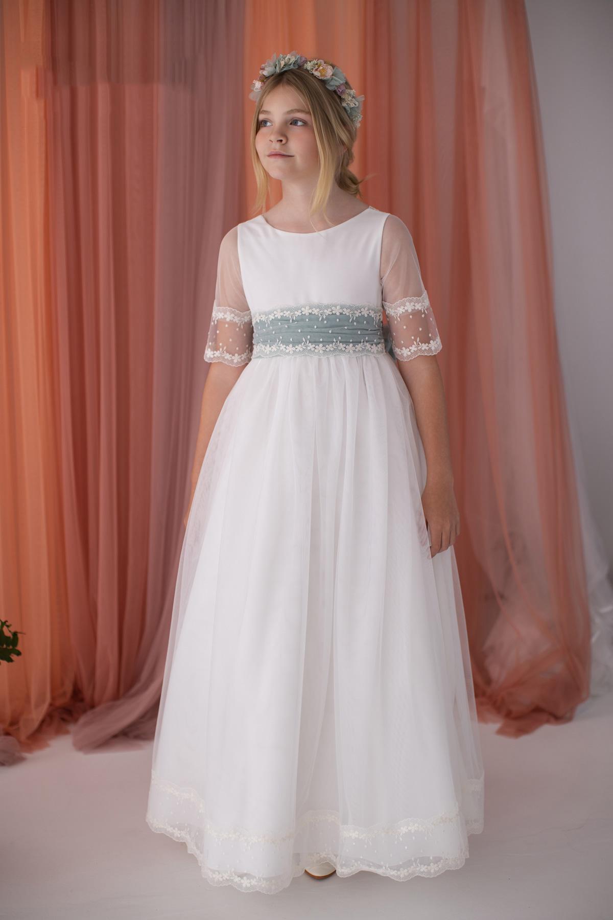 Vestido de comunión Niseret 5835 2027 en color natural y verde agua empolvado