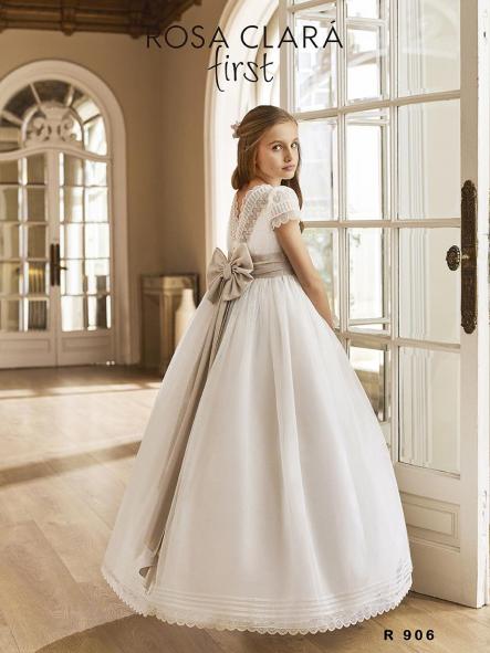 Espalda del vestido de comunión Rosa Clará First 2027 R906 con gran lazada beige [1]