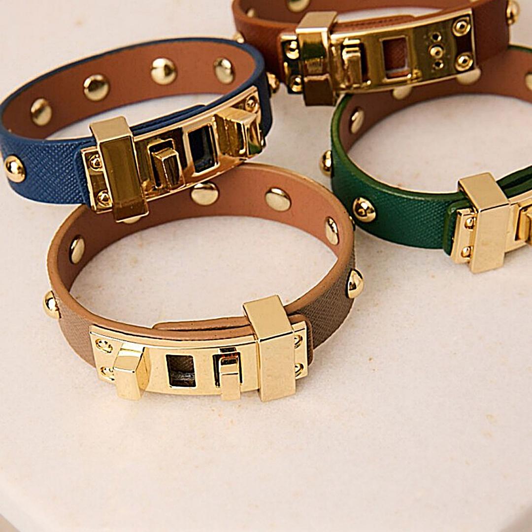 PULSERA LATIDO CON TACHUELAS DORADAS *