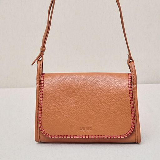 BOLSO LATIDO GRAN SOLAPA CON RIBETE CROCHÉ [5]