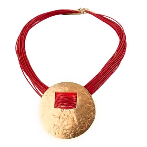 COLLAR CORDÓN Y MEDALLÓN LATIDO [2]