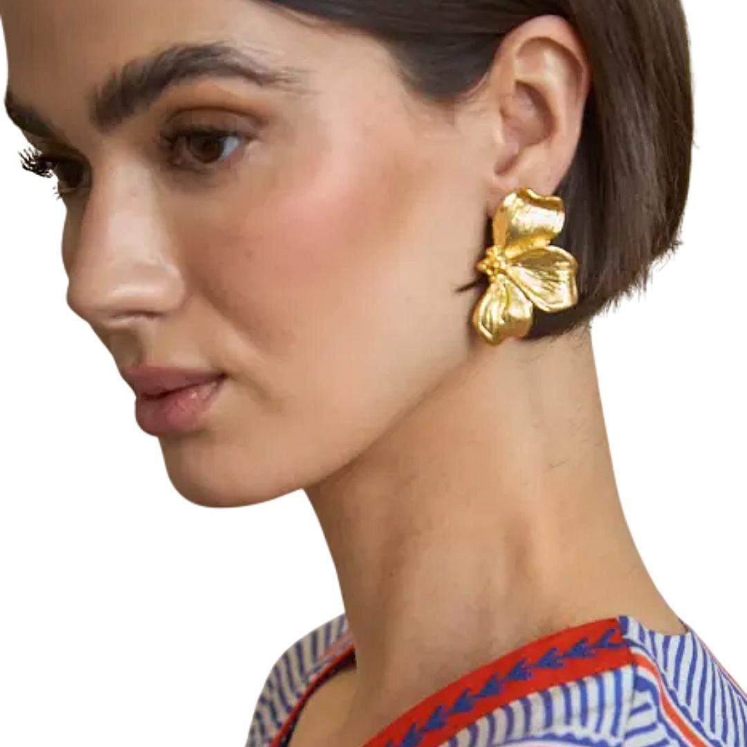 PENDIENTES SEMI FLOR DORADOS LATIDO