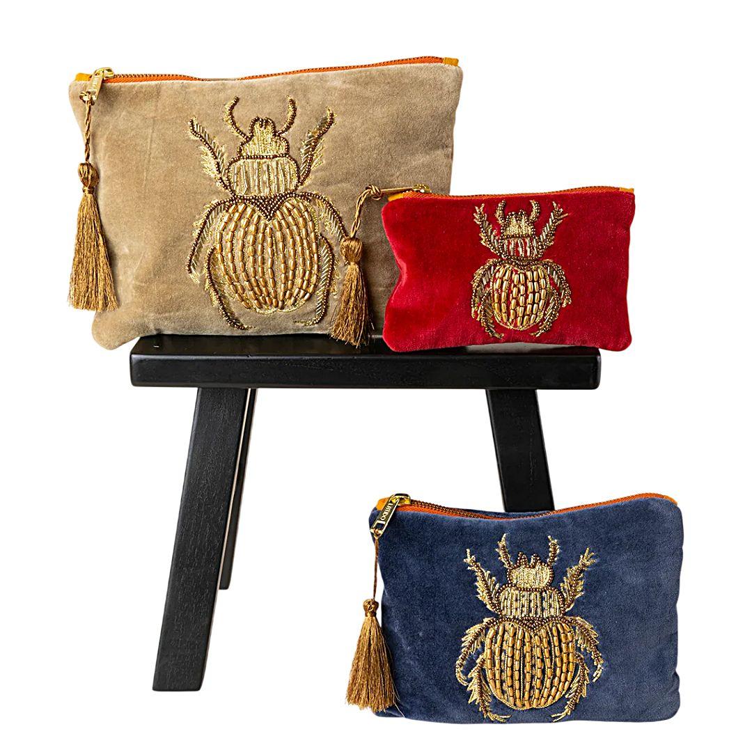 BOLSO DE MANO LATIDO CON ESCARABAJO BORDADO