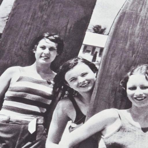 LÁMINA SURFERAS PARED VINTAGE BATELA 70×50 CM [1]