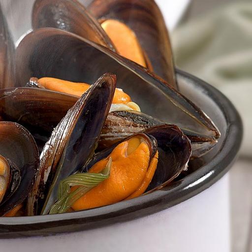 OLLA PARA COCINAR MEJILLONES AL VAPOR [1]