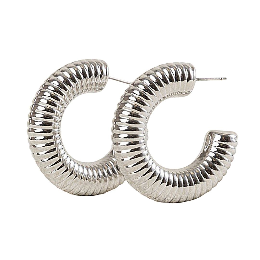 Pendientes de aro texturizado LATIDO de 4 cm disponibles en color dorado y plateado