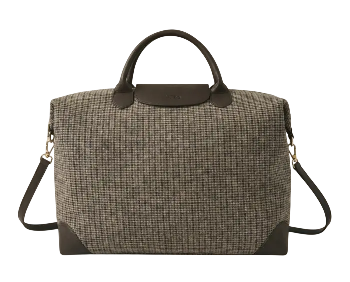 Bolso de viaje Latido de tweed gris con asas, bandolera y detalles negros.