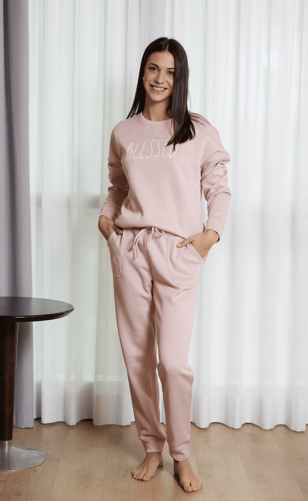 Pijama deportivo de mujer rosa afelpado de Pijamas Cue, cómodo y cálido para estar en casa.