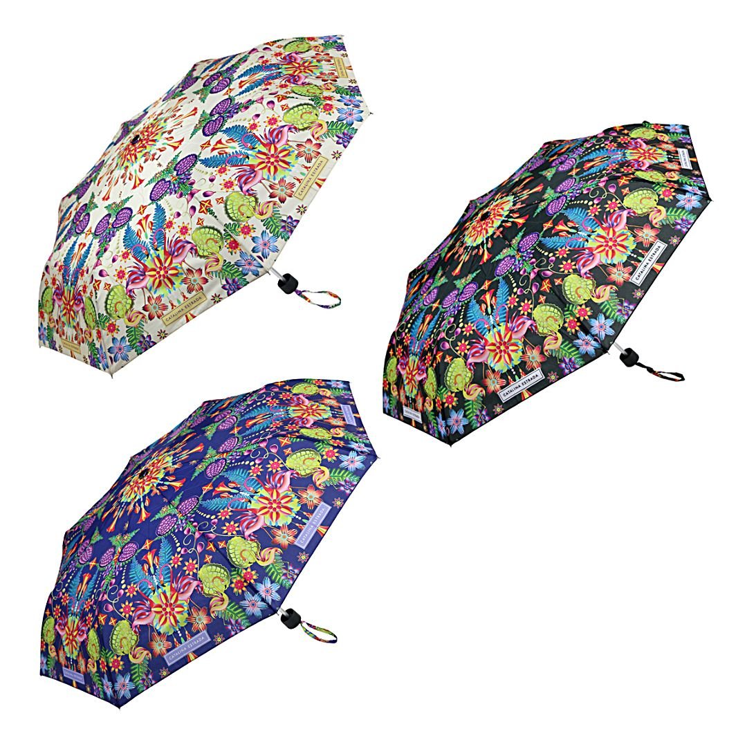 Paraguas plegable manual Catalina Estrada modelo Elegance con estampado simetrico de margaritas en colores marfil negro y azul