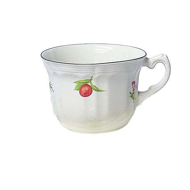 taza de desayuno San Claudio colección Flores y Frutas, loza blanca decorada con frutas y flores de colores, fondo blanco