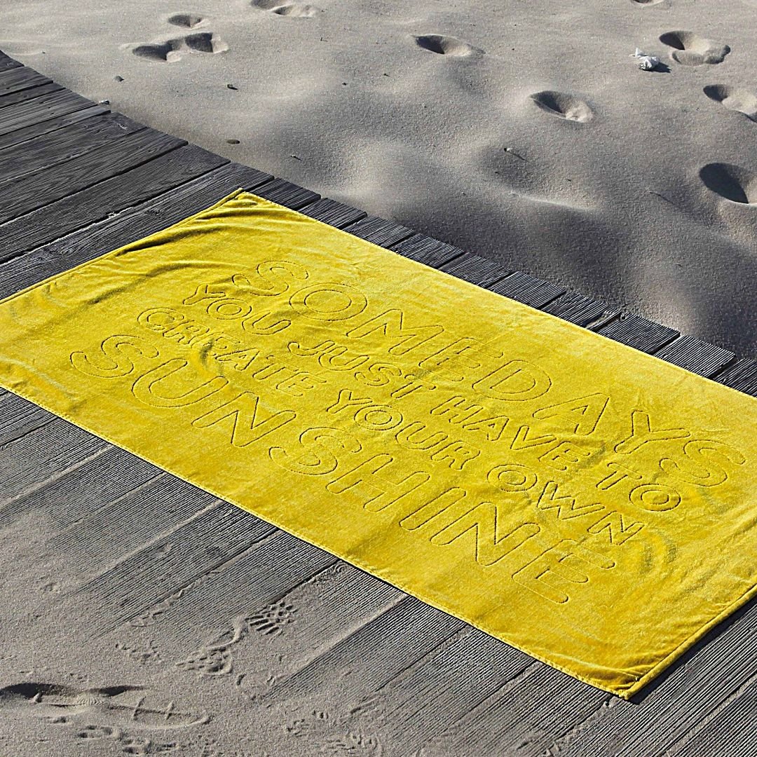 Toalla de playa Sunshine 100x180 cm 400 gr/m² algodón velour amarillo con relieve y reverso de rizo