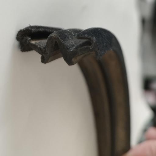 GUIA CRISTAL VENTANILLA PUERTA FORD FIESTA Y OTROS  [2]