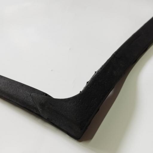 GOMA INFERIOR PORTON TRASERO RENAULT 4 [1]