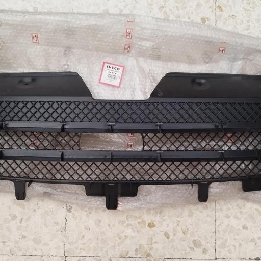 REJILLA DELANTERA IVECO DAILY DE 2006 A 2011 [0]
