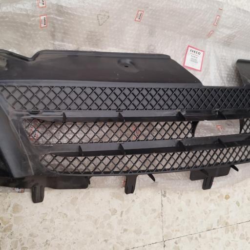 REJILLA DELANTERA IVECO DAILY DE 2006 A 2011 [1]