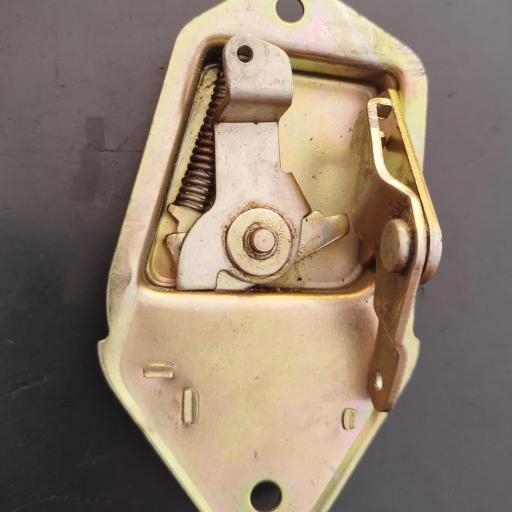 CERRADURA DERECHA RENAULT 6 Y RENAULT 12 [1]