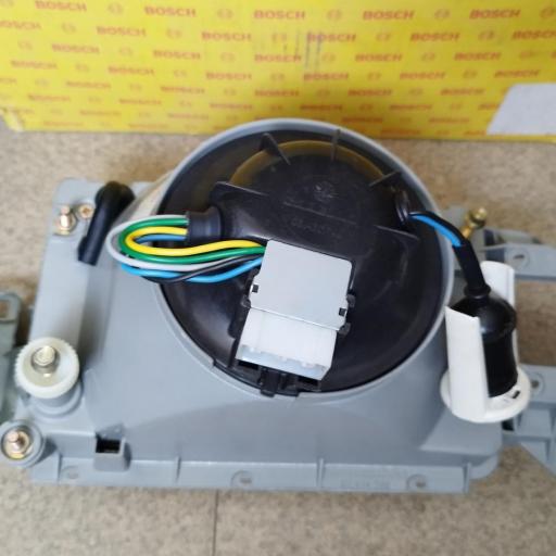FARO DERECHO ALFA 33 DE 1983 A 1989 H4 BOSCH [1]